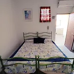 דירה Functional With Balcony ביביונה