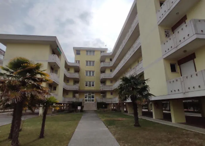 דירה Functional With Balcony ביביונה