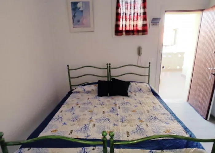 דירה Functional With Balcony ביביונה