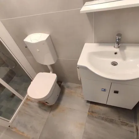 Apartment Functional With Balcony - Beahost *