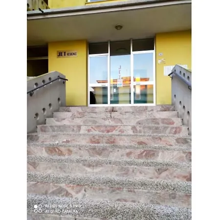 Functional With Balcony - Beahost Apartment