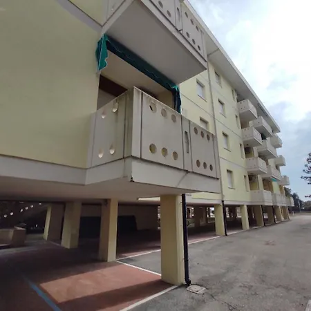 Functional With Balcony 비비오네