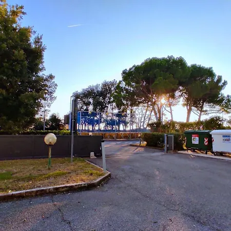 Functional With Balcony 비비오네