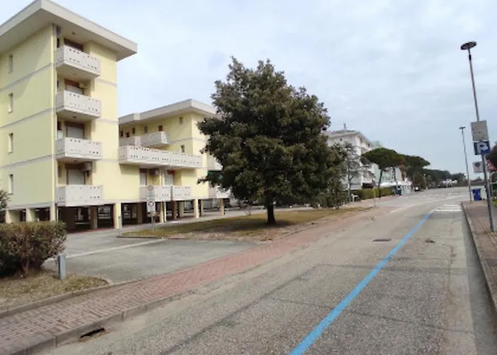 Functional With Balcony شقة بيبيوني